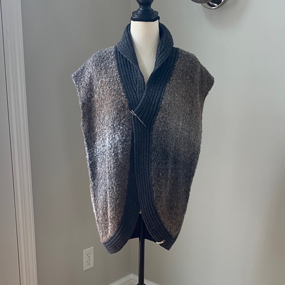NWT Woolrich wool vest round trip vest large ombré grey...
